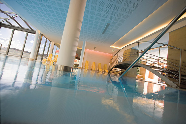 Panoramahallenbad-Dorfhotel-Fasching-c-Art-Fotos-Schrotter-Druck
